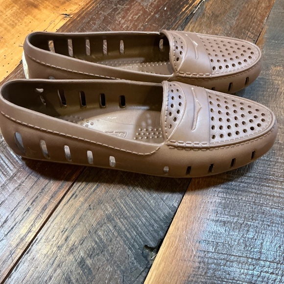 Floafers Women’s Posh Driver Brown Coconut Perforated Foam Loafers Size 9 - Picture 3 of 8